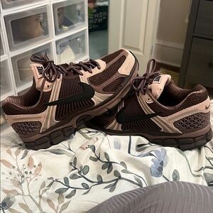 Nike Vomero Women Brown and Tan Sneakers